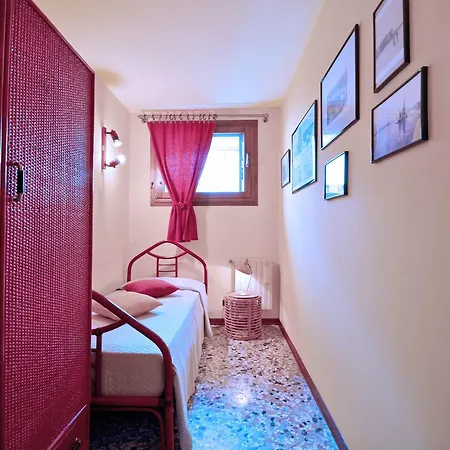 Ve.n.i.ce Cera Casa Della Zia Apartment *
